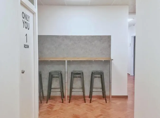 ホステル Draft & *